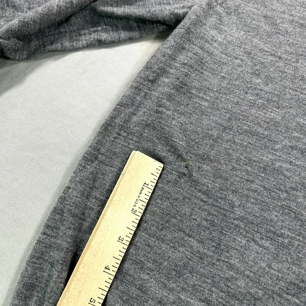 Banana Republic Sweater Mens‎ Medium Gray V-Neck Merino Wool Lightweight Casual